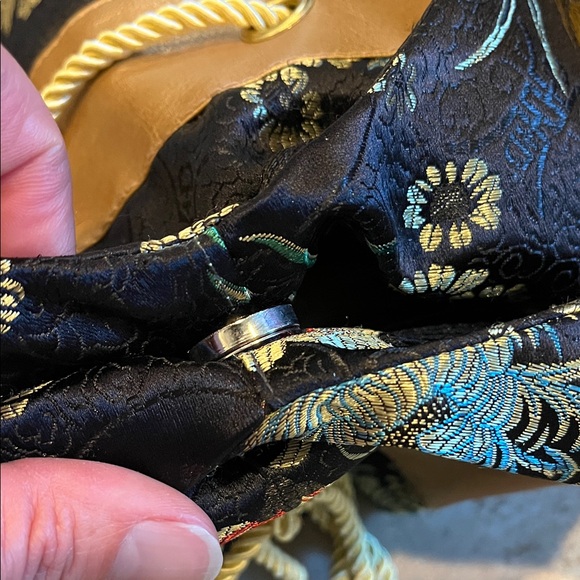 Elegant Floral Women's Bag in Black and Gold - Picture 2 of 7